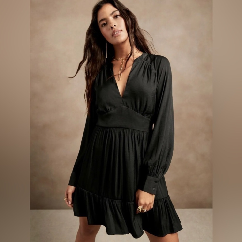 NWT! Banana Republic Black Tiered Mini Dress - Medium 🔒